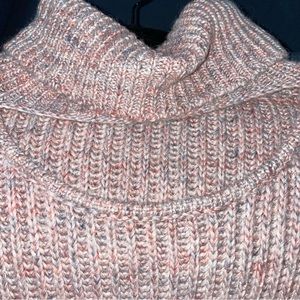 Guess open hole turtle neck